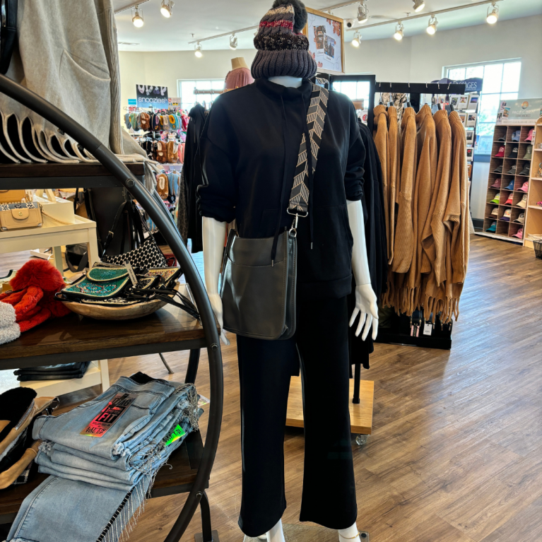 FALL FASHION OUTFIT AT THE BOUTIQUE IN BLUE HARBOR RESORT