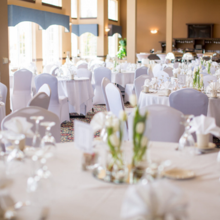 LAKESIDE TERRACE TABLE SETTING AT BLUE HARBOR RESORT WEDDING